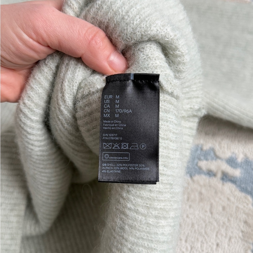 Cozy light Saige alpaca blend V-neck sweater with a relaxed fit by H&M size M - Picture 5 of 9